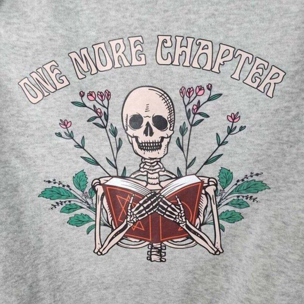Woman's medium skull/book book lovers grey pullover sweater one more chapter